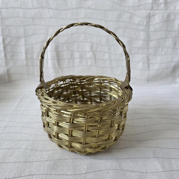 Other - Vintage Brass Woven Metal Basket Decor Metal Moveable Handle 7.5x6.5x6.5" Heavy